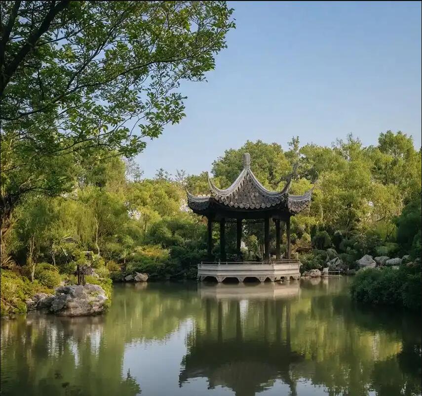 青海倾城餐饮有限公司